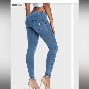 Mid rise light wash with blue stitching full length Freddy jeans